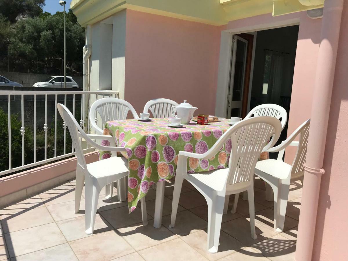 Casa Rosa Apartment Cala Gonone Bagian luar foto